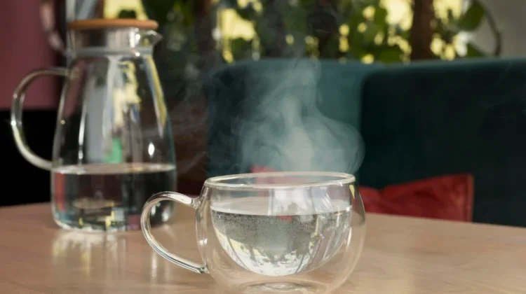Ini yang Terjadi pada Tubuh jika Rutin Minum Air Hangat di Pagi Hari