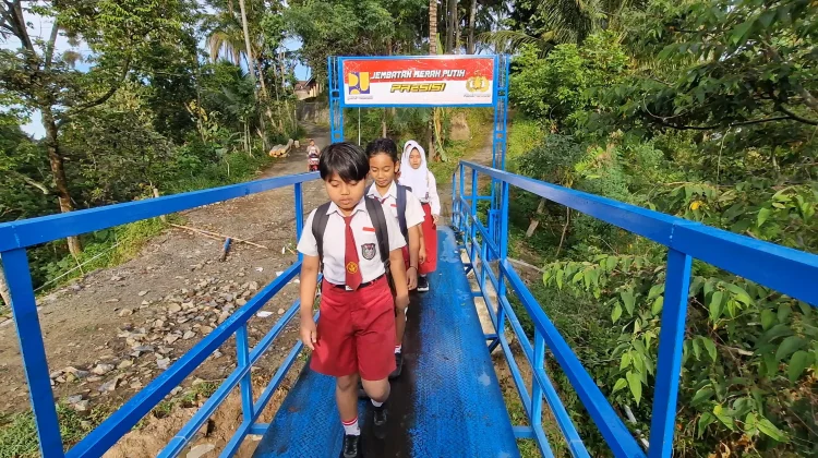 Warga Wagir Lor Semringah lewat Program Jembatan Merah Putih Presisi