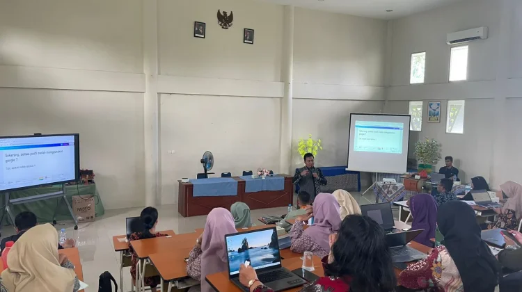 Perkuat Keamanan Digital Pendidikan, Dosen PNM Beri Edukasi Siber di Pontianak
