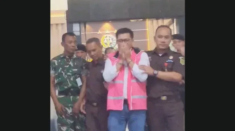 Ketua DPRD Magetan Menangis Usai Ditetapkan Tersangka Korupsi Pokir Oleh Jaksa