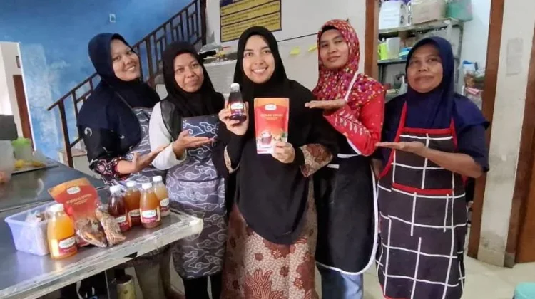 Cantiknya Bunga Telang dalam Segelas Minuman Tradisional di Kota Madiun