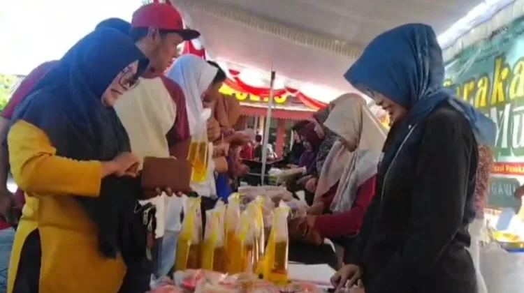 Puluhan warga Ngawi Berburu Bahan Pangan Murah di Gerakan Pangan Murah