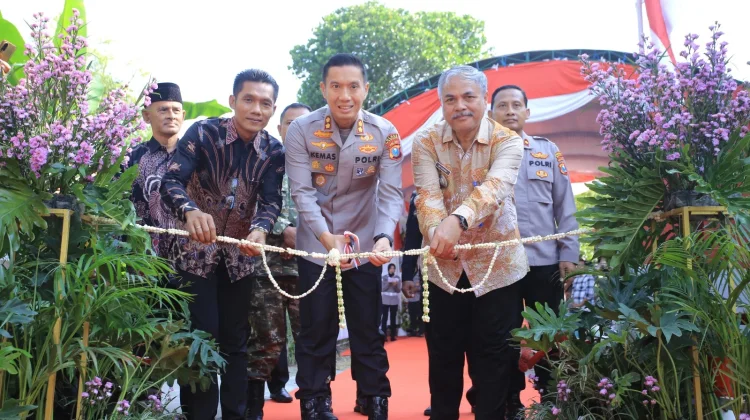 Akses Warga Antar Desa, Kapolres Madiun Resmikan Jembatan Merah Putih Presisi