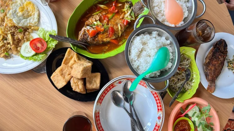 Rumah Makan Adrin Favorit Pengunjung Ngebel