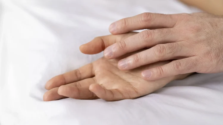 Tangan Sering Kesemutan saat Tidur? Bisa Jadi Tanda Penyakit Ini
