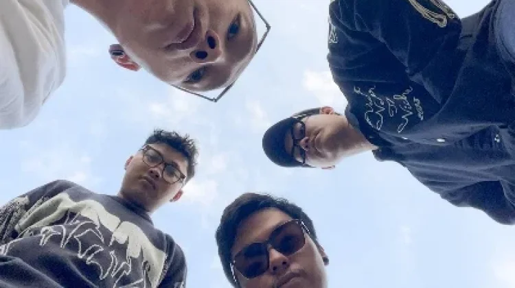 Unit Rock/Grunge Blums kembali Menghentak lewat Single Berjudul "Biru"