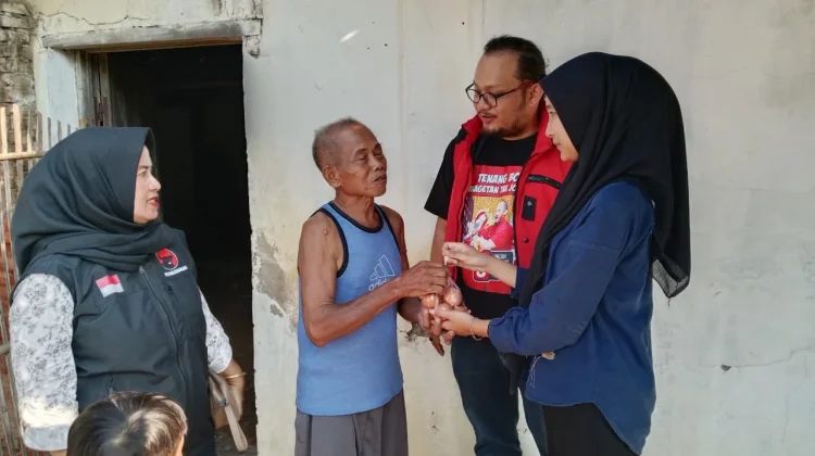Ringankan Beban Peternak, PDIP Magetan Borong Telur Lokal dan Bagikan Kepada Warga