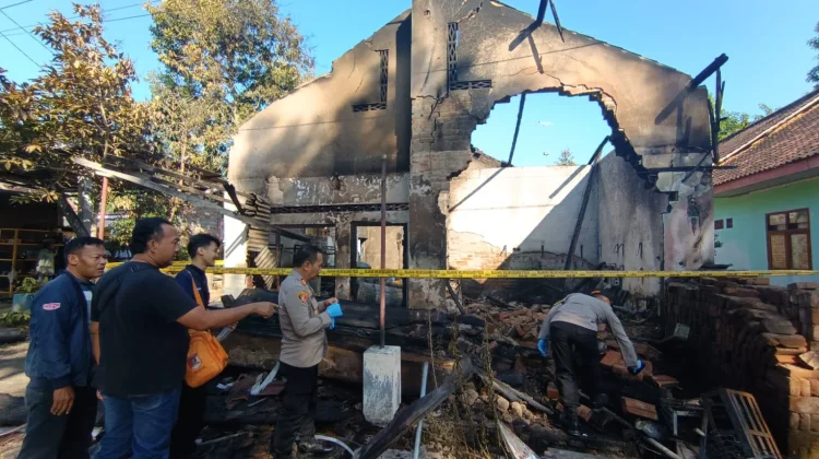 Gudang Bengkel di Ponorogo Terbakar Hebat, sempat Terjadi Ledakan