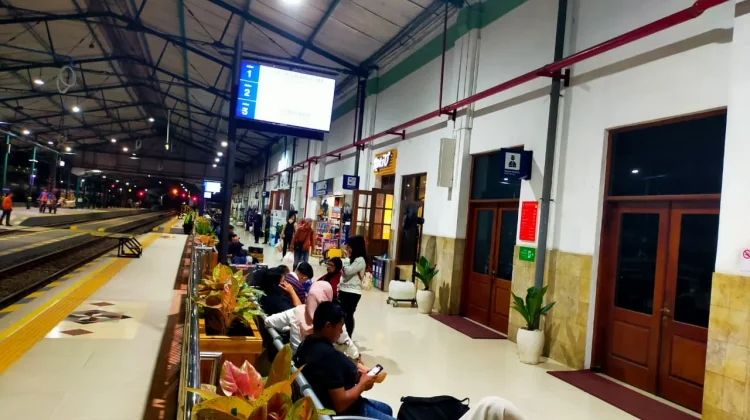Belasan Ribu Penumpang Padati Stasiun Wilayah Daop 7, Libur Kenaikan Yesus Kristus