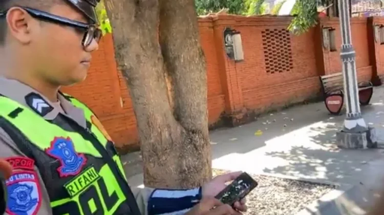 Bidik Pelanggar, Satlantas Polres Ponorogo Gunakan Smart Glasses dan Handheld