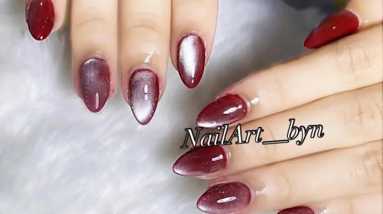 Cat Eye dan 3D Chrome Jadi Tren Nail Art 2026
