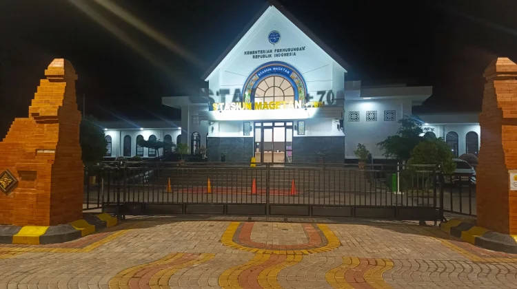 Kawasan Depan Stasiun Magetan Terus Disempurnakan, Lokomotif Bakal Jadi Ikon Baru