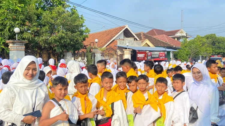 Ratusan siswa MI Al Islam Jetis Dagangan Mengikuti Pelatihan Manasik Haji
