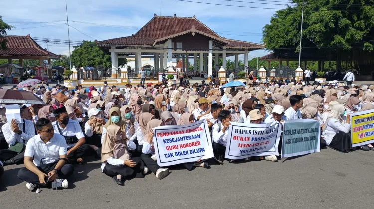 Ratusan Guru Honorer di Ponorogo Gelar Aksi minta Dimasukkan Dapodik