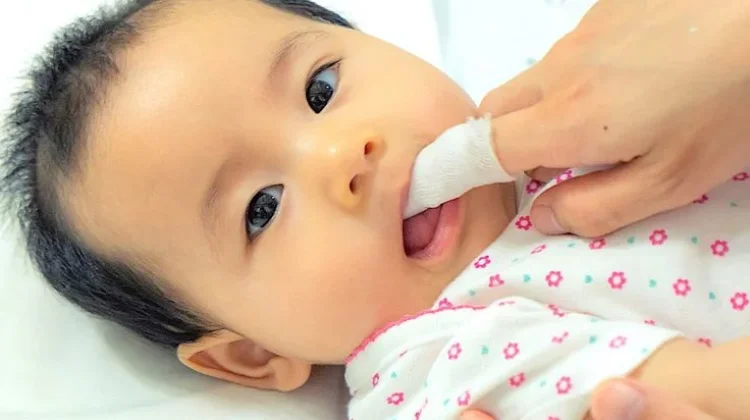 Cegah Jamur dan Masalah Gigi, PDGI Madiun Imbau Orang Tua Bersihkan Mulut Bayi