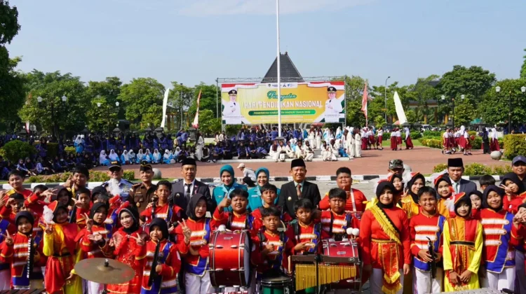 Pemkab Madiun Gelar Upacara Hardiknas 2026 di Pendopo Ronggo Djoemeno