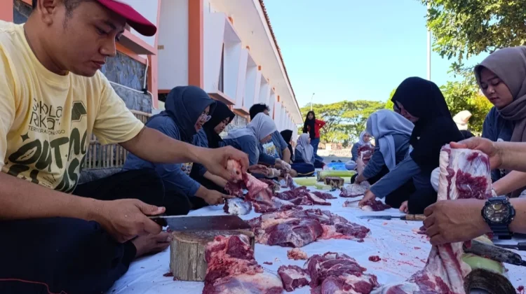 Sekolah Rakyat Ponorogo Sembelih Hewan Kurban pada Momentum Idul Adha