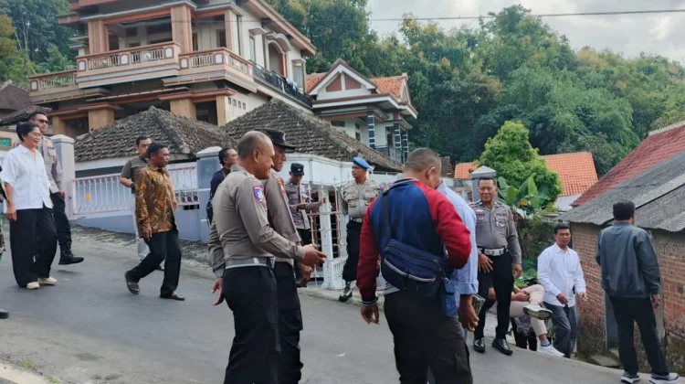 Kondusif, Umat Buddha Magetan Ikuti Ibadah Waisak Nasional Secara Virtual
