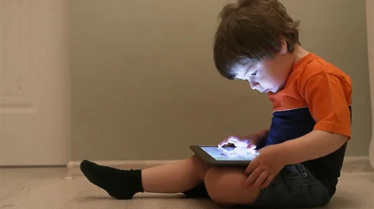 Orang Tua Jadi Benteng Utama Lindungi Anak di Era Digital
