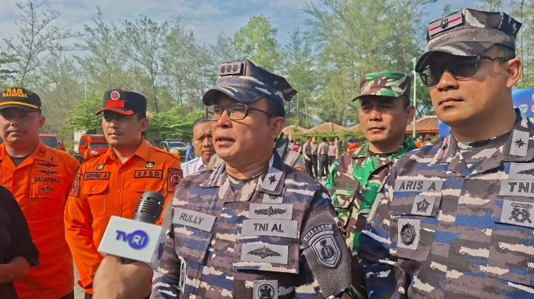 TNI AL Gelar Simulasi Penanggulangan Bencana Wilayah Pesisir di Pacitan