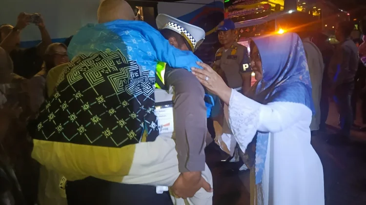 Sukacita, Bupati Nanik Sambut Kedatangan Jemaah Haji Magetan Gelombang Pertama