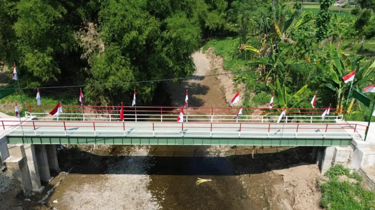 Warga Slahung Semringah setelah Dibangunnya Jembatan Garuda