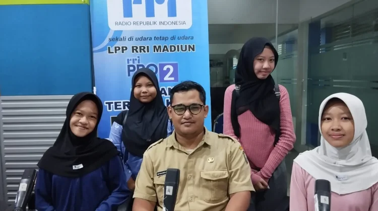SMPN 9 Madiun Juara 2 Musik Tradisi FLS3N
