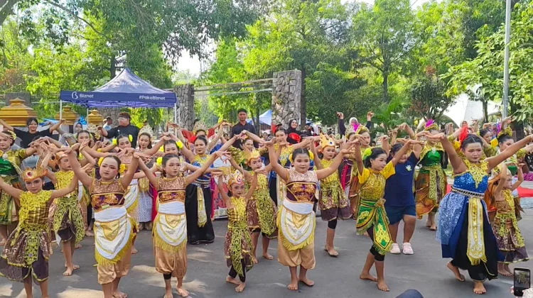 Puluhan Penari Tampil di Ahad Pahing Ngawi