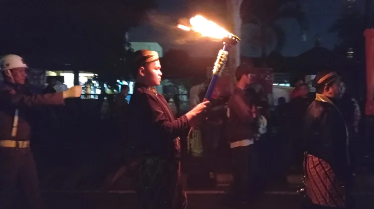 Kirab Panji Persatuan dan Obor Perjuangan Tandai Hari Jadi ke-108 Kota Madiun