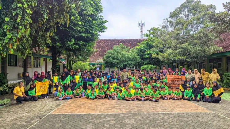 Peduli Lingkungan, Trash Hero Pacitan Rutin Bersihkan Pesisir Pantai