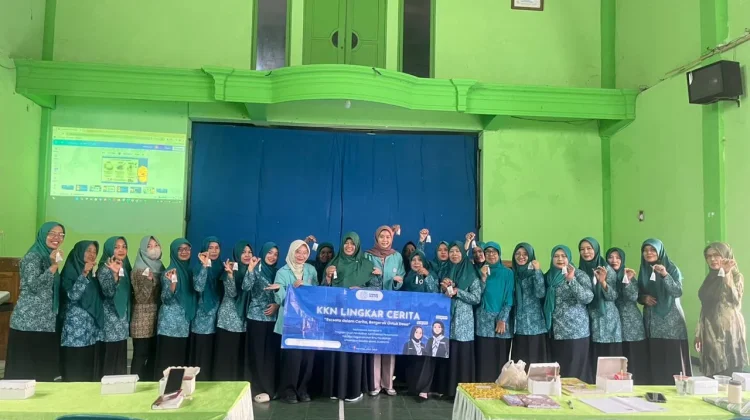 Tim KKN UNS dan PKK Purwoasri Sulap Bahan Dapur Jadi Kamper Alami