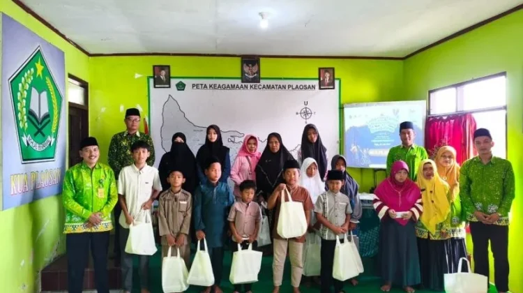 KUA Plaosan Magetan Salurkan Santunan kepada Anak Yatim dan Disabilitas