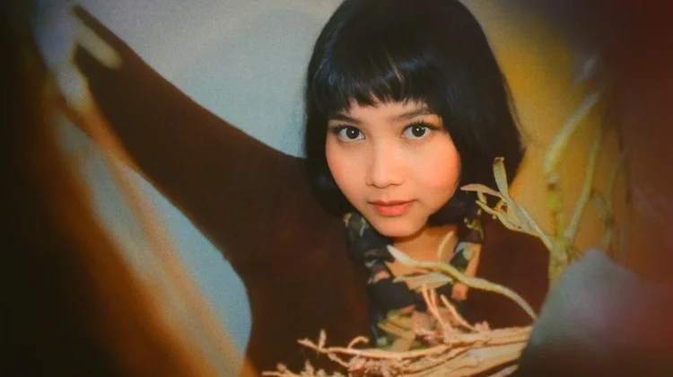 Ratih Putria Hadirkan Single Melangkahlah Perlahan