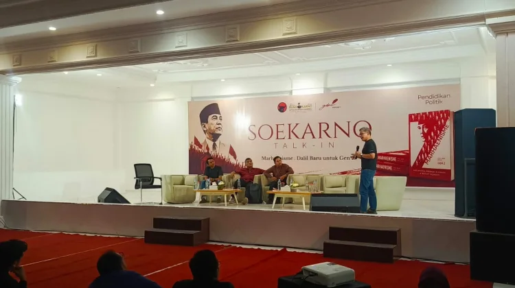 Rocky Gerung Ajak Mahasiswa Berani Lahirkan Gagasan Revolusioner di Magetan