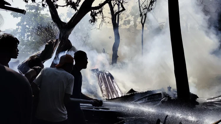 Sebuah Meubel di Mangunsuman Ponorogo Terbakar