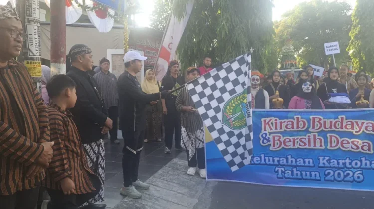 Kirab Gunungan & Tumpeng Semarakan Bersih Desa di Kelurahan Kartoharjo Kota Madiun