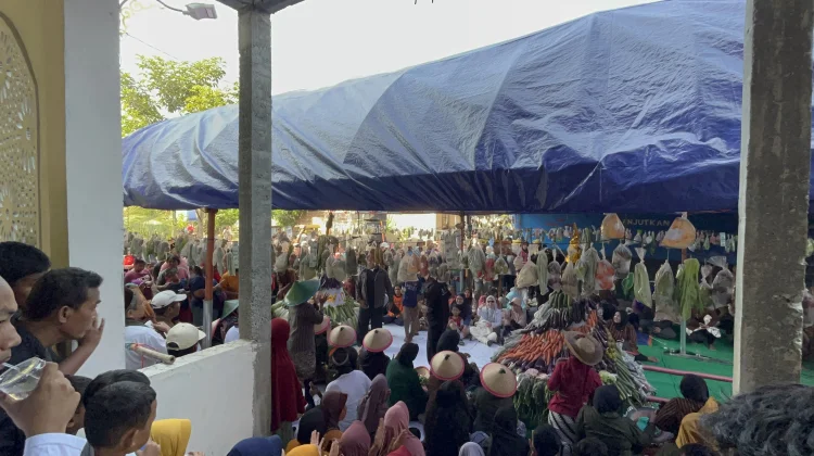 Sukses Menggelar Bersih Desa Secara Swadaya, Mampu Membuat 2 Gunungan Hasil Bumi