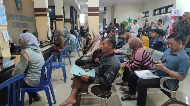 Libur Sekolah, Pemohon KTP-el di Ponorogo Membeludak