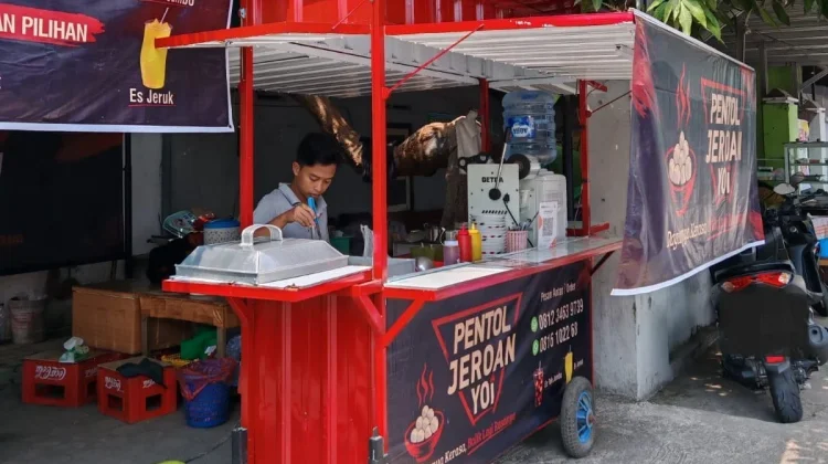 YOI Kelola Lapak Pentol dengan Sistem Perusahaan Modern