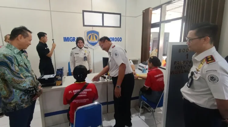 Cegah PMI Non-Prosedural, Imigrasi Ponorogo Buka Layanan Paspor Khusus CPMI di LTSA