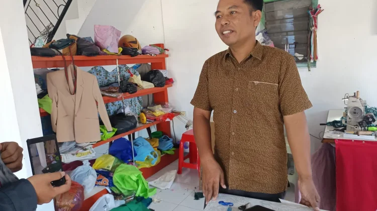 Orderan Seragam, Penjahit di Magetan Pilih Tak Naikkan Tarif Meski Biaya Meningkat