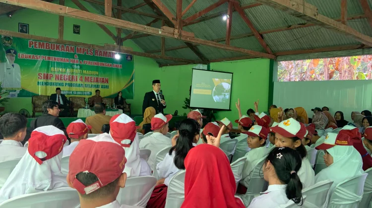 Bupati Madiun Tekankan Pembentukan Karakter dan Pencegahan Bullying saat MPLS