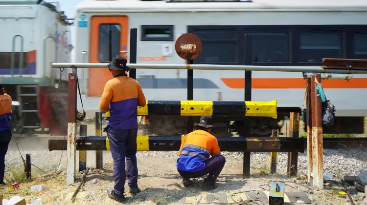 Kurangi Titik Rawan Kecelakaan, Daop 7 Madiun Kembali Tutup Perlintasan Sebidang