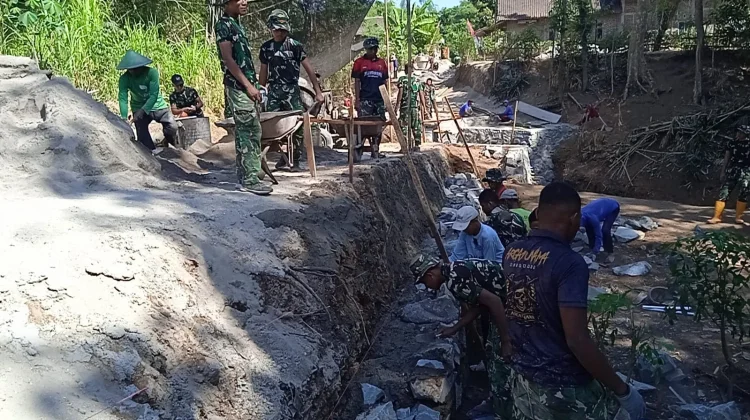 Danki Satgas Tinjau Seluruh Sasaran Fisik TMMD ke-129 di Desa Bulu Lor