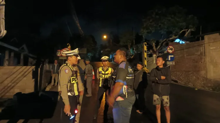 Kurang Konsentrasi, Pengemudi Pickup Hantam Portal Jalan di Pringkuku