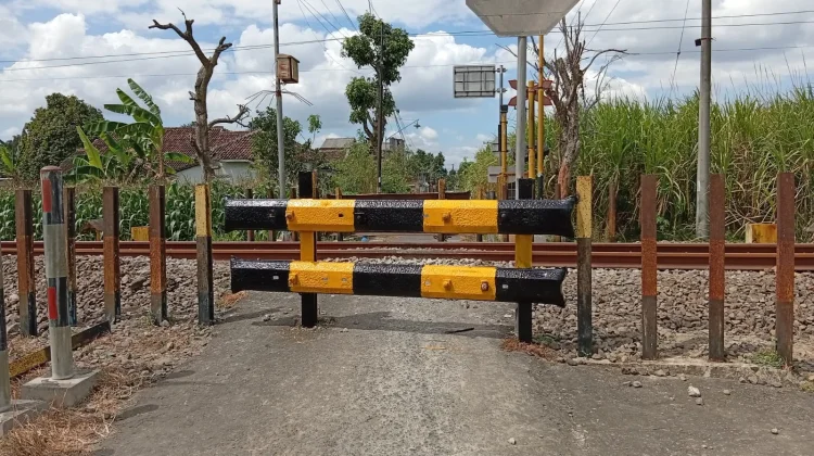 Jaga Keselamatan, KAI Daop 7 Madiun Tutup Perlintasan Liar