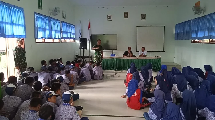 Kepala SMPN 1 Jambon Apresiasi Penyuluhan Wawasan Kebangsaan dalam TMMD ke-129