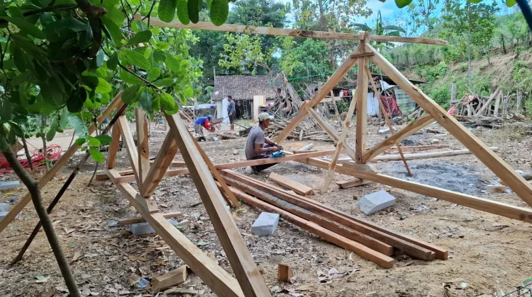 Material Utama Rehab RTLH Sasaran TMMD Gunakan Kayu Jati
