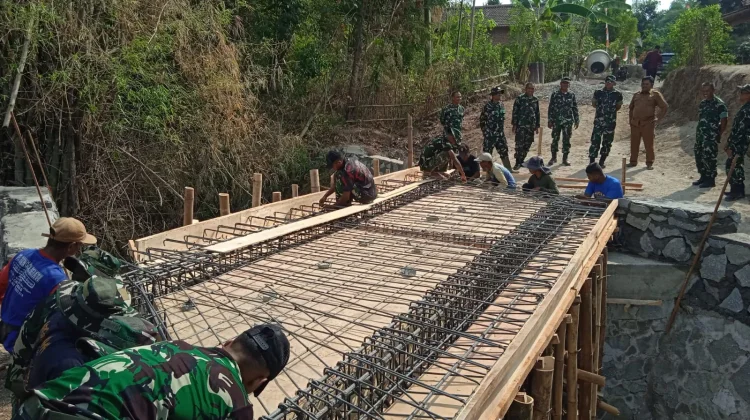 Dansatgas TMMD ke-129 Tinjau Progres Pembangunan Fisik di Desa Bulu Lor