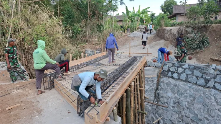 Struktur Baja Jembatan Mulai Dirangkai, Progres Pembangunan Kian Pesat
